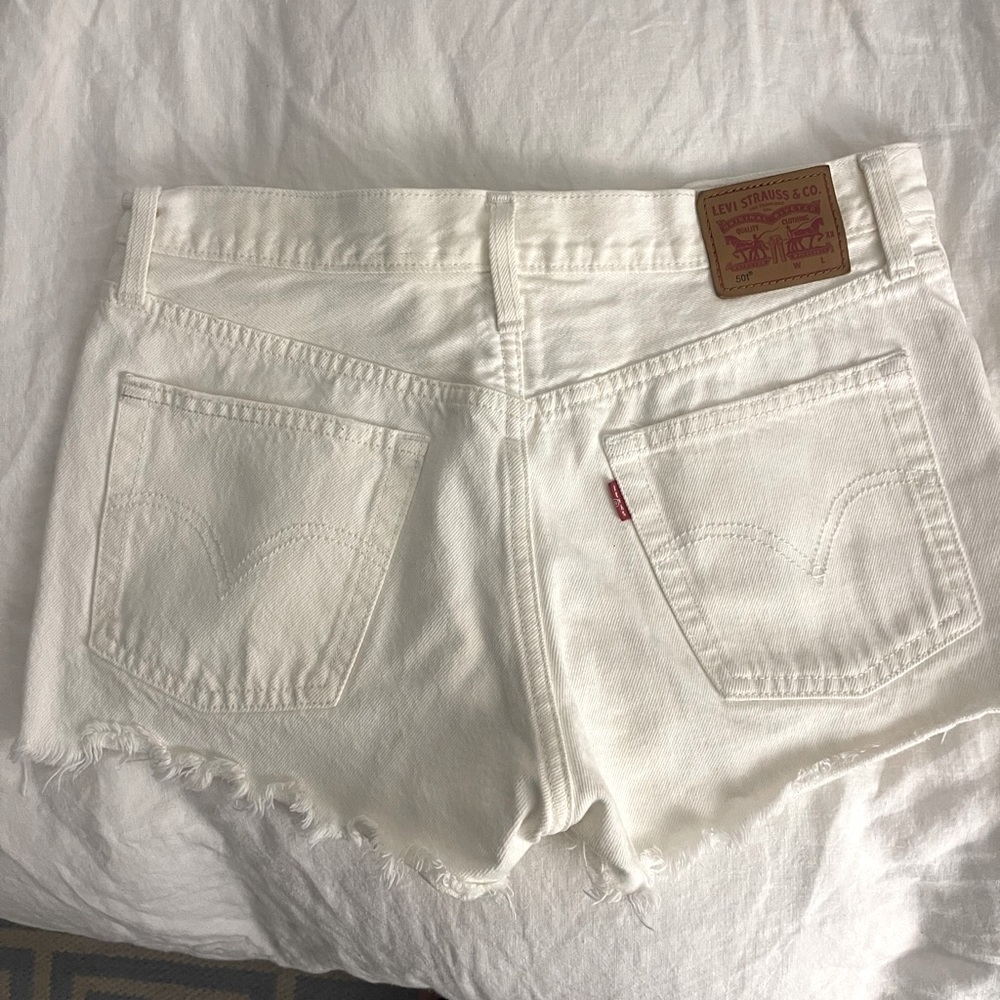Levi 501 high waisted shorts size 28